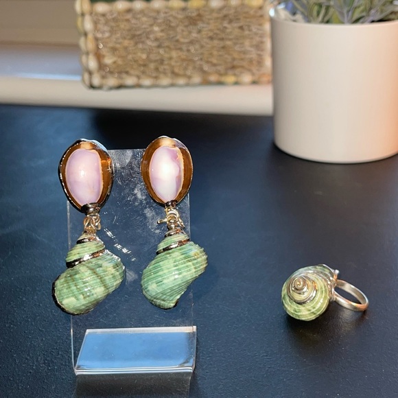 ENAMEL SNAIL SHELL RING⚜️Beautiful green enameled shell w/silver tone 🎉HP🎉 - Picture 8 of 8